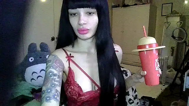 Snapshot of LucyMiax chatting on 12.01.25 LucyMiax online show from 12.01.25