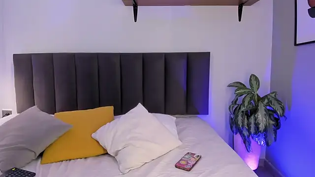 AilanaCortes online show from 10.22.25