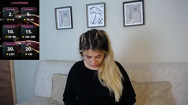 Snapshot of Sweet_Bella_Valery chatting on 10.24.25 Sweet Bella Valery online show from 10.24.25