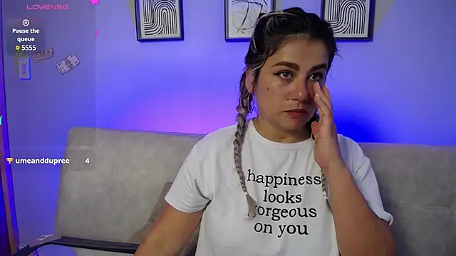 Snapshot of Sweet_Bella_Valery chatting on 11.21.25 Sweet Bella Valery online show from 11.21.25