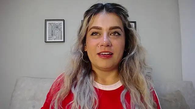 Snapshot of Sweet_Bella_Valery chatting on 11.24.25 Sweet Bella Valery online show from 11.24.25