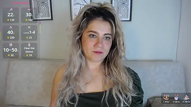 Snapshot of Sweet_Bella_Valery chatting on 11.25.25 Sweet Bella Valery online show from 11.25.25