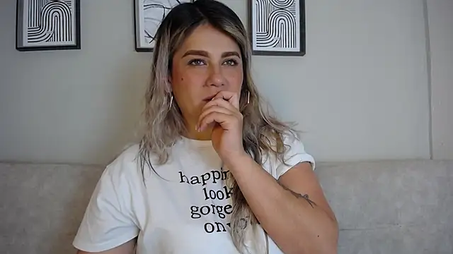 Snapshot of Sweet_Bella_Valery chatting on 11.27.25 Sweet Bella Valery online show from 11.27.25