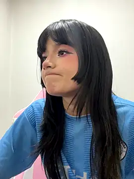 Snapshot of AnaisXoXo chatting on 11.19.25 AnaisXoXo online show from 11.19.25