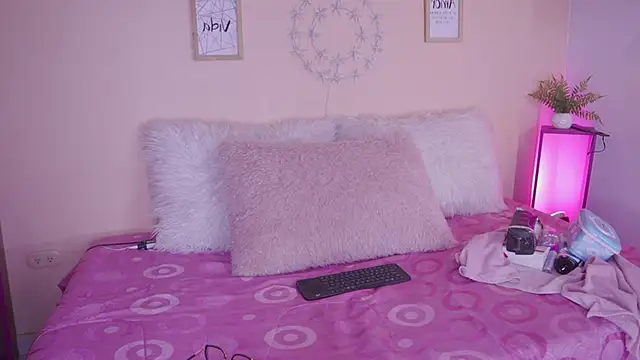 Meggie  online show from 11.15.25