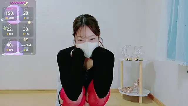 TSUKI circle online show from 11.04.25