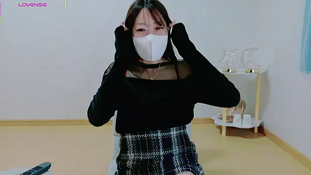 TSUKI circle online show from 12.18.25