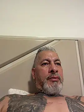 Snapshot of roygomez chatting on 10.27.25 roygomez online show from 10.27.25