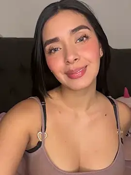 Snapshot of MiaSofia__ chatting on 12.17.25 MiaSofia online show from 12.17.25