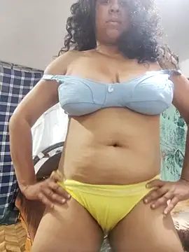 Snapshot of Karenmtroconiz chatting on 12.15.25 Karenmtroconiz online show from 12.15.25