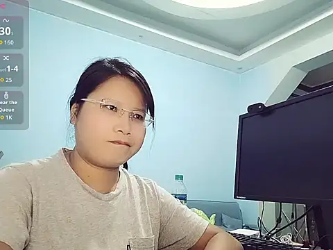 Snapshot of Rose-128 chatting on 10.29.25 Rose-128 online show from 10.29.25