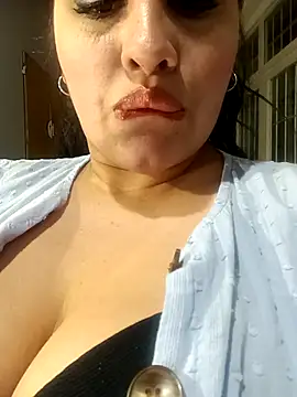 Snapshot of Sexylips200 chatting on 10.19.25 Sexylips200 online show from 10.19.25