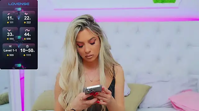 Snapshot of AriannaSins chatting on 12.29.24 AriannaSins online show from 12.29.24