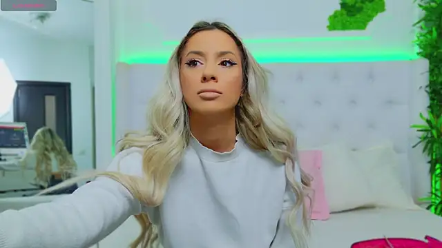 Snapshot of AriannaSins chatting on 01.23.25 AriannaSins online show from 01.23.25