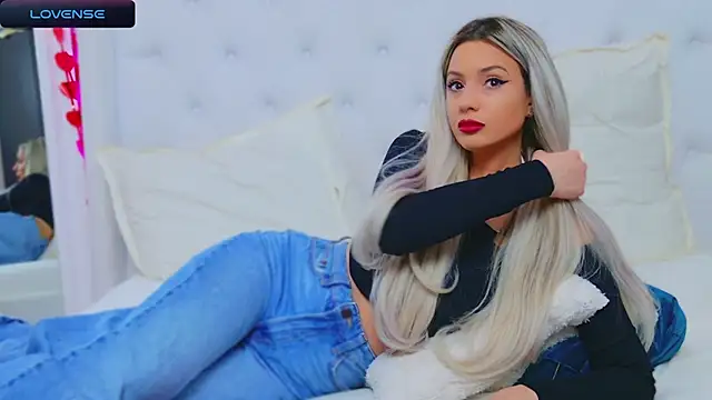 Snapshot of AriannaSins chatting on 02.20.25 AriannaSins online show from 02.20.25