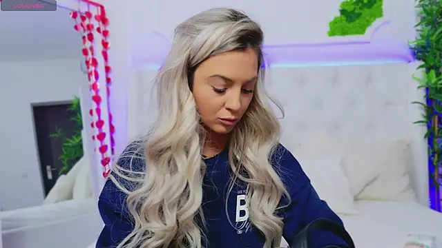 Snapshot of AriannaSins chatting on 03.04.25 AriannaSins online show from 03.04.25