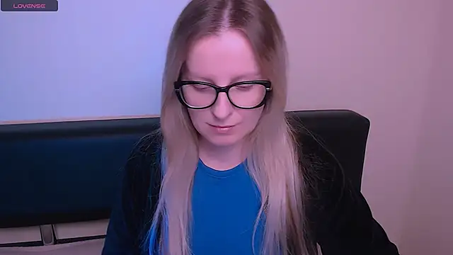 Snapshot of AllaLeomz chatting on 11.05.25 AllaLeomz online show from 11.05.25