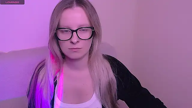 Snapshot of AllaLeomz chatting on 11.10.25 AllaLeomz online show from 11.10.25