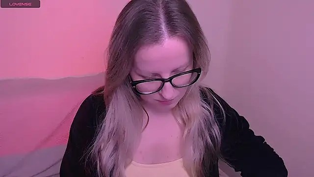 Snapshot of AllaLeomz chatting on 11.11.25 AllaLeomz online show from 11.11.25