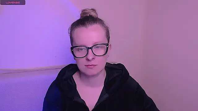 Snapshot of AllaLeomz chatting on 11.12.25 AllaLeomz online show from 11.12.25