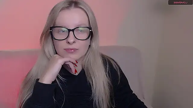 Snapshot of AllaLeomz chatting on 11.25.25 AllaLeomz online show from 11.25.25