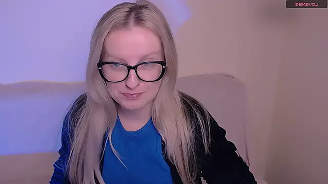 Snapshot of AllaLeomz chatting on 11.26.25 AllaLeomz online show from 11.26.25