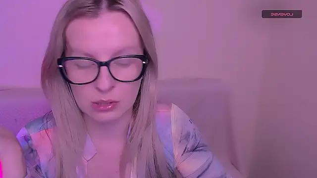 Snapshot of AllaLeomz chatting on 12.15.25 AllaLeomz online show from 12.15.25