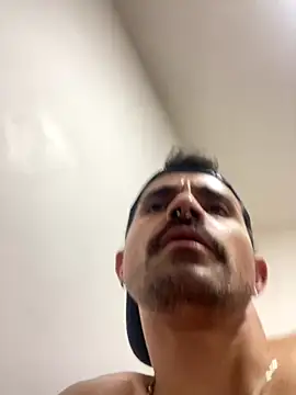 Snapshot of Felipinh19cm chatting on 12.14.25 Felipinh19cm online show from 12.14.25