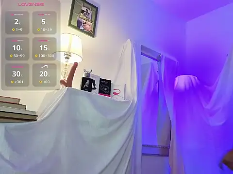 Snapshot of Yamilk101 chatting on 11.10.25 Yamilk101 online show from 11.10.25