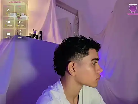 Snapshot of Yamilk101 chatting on 12.18.25 Yamilk101 online show from 12.18.25