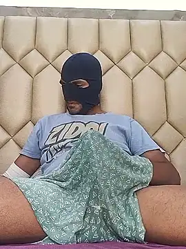 Snapshot of Mysterious_Prince chatting on 12.04.25 Mysterious Prince online show from 12.04.25