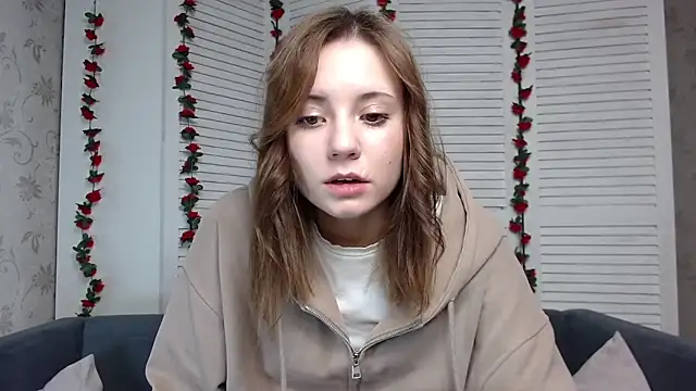 evaa here  online show from 11.06.25