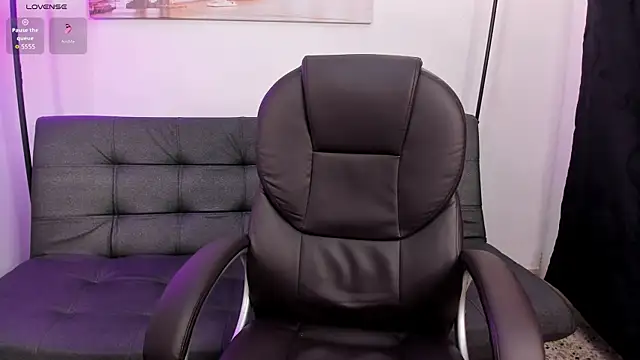 Snapshot of Dulce_kitty13 chatting on 10.31.25 Dulce kitty13 online show from 10.31.25