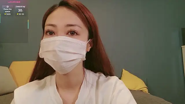 Snapshot of Akagami_Nana chatting on 10.30.25 Akagami Nana online show from 10.30.25