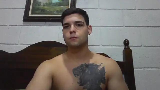 Snapshot of Zure-xxx chatting on 05.19.26 Zure-xxx online show from 05.19.26