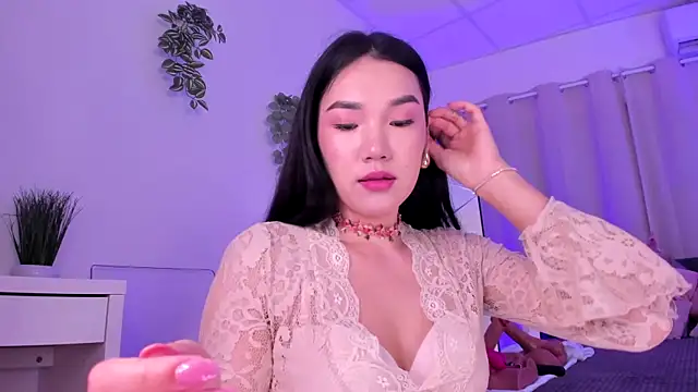 Divine Madeleine online show from 06.07.26
