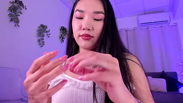 Divine Madeleine online show from 06.12.26