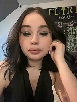 Snapshot of AliceLune chatting on 01.17.26 AliceLune online show from 01.17.26