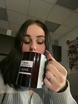 Snapshot of AliceLune chatting on 02.01.26 AliceLune online show from 02.01.26