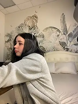 Snapshot of AliceLune chatting on 02.04.26 AliceLune online show from 02.04.26