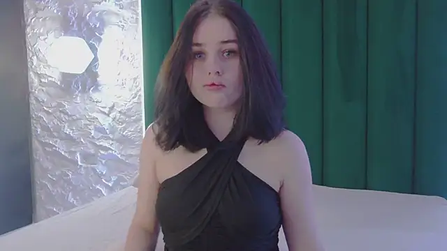 Snapshot of AliceLune chatting on 02.10.26 AliceLune online show from 02.10.26