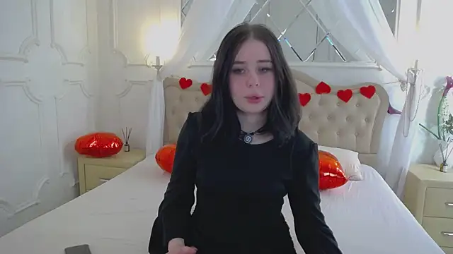 Snapshot of AliceLune chatting on 02.16.26 AliceLune online show from 02.16.26