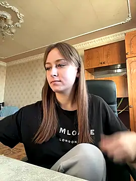 Snapshot of SinfulDream chatting on 10.22.25 SinfulDream online show from 10.22.25