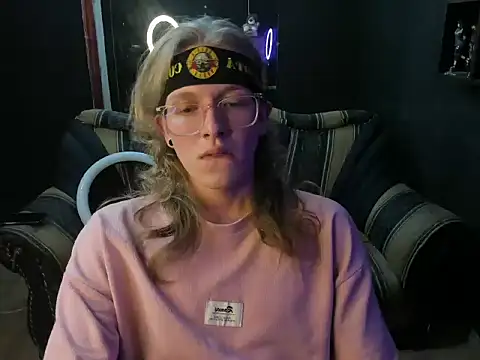 Snapshot of Bookjinn chatting on 10.17.25 Bookjinn online show from 10.17.25