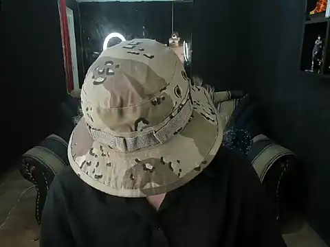 Snapshot of Bookjinn chatting on 10.21.25 Bookjinn online show from 10.21.25