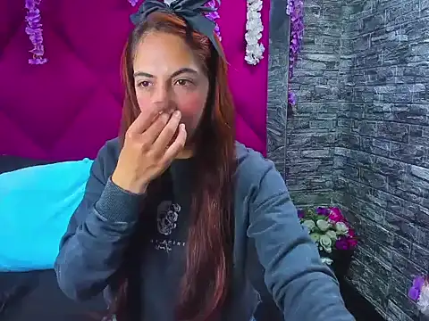 Snapshot of MariamGray1 chatting on 10.25.25 MariamGray1 online show from 10.25.25