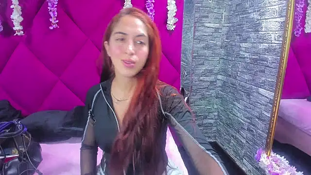 Snapshot of MariamGray1 chatting on 12.17.25 MariamGray1 online show from 12.17.25