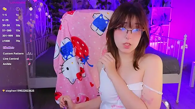 Snapshot of Soffi_Toffi chatting on 10.24.25 Soffi Toffi online show from 10.24.25