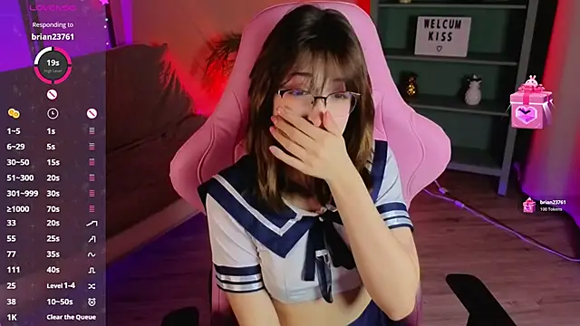 Snapshot of Soffi_Toffi chatting on 11.20.25 Soffi Toffi online show from 11.20.25