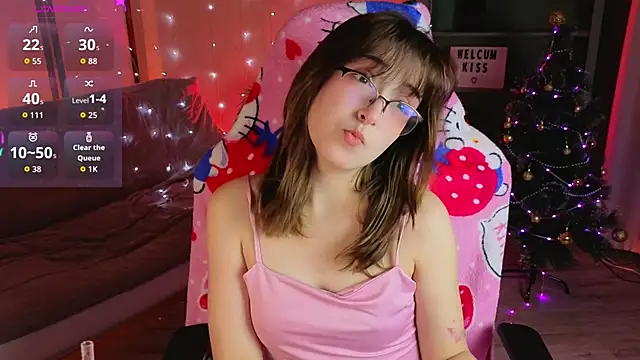 Snapshot of Soffi_Toffi chatting on 12.18.25 Soffi Toffi online show from 12.18.25